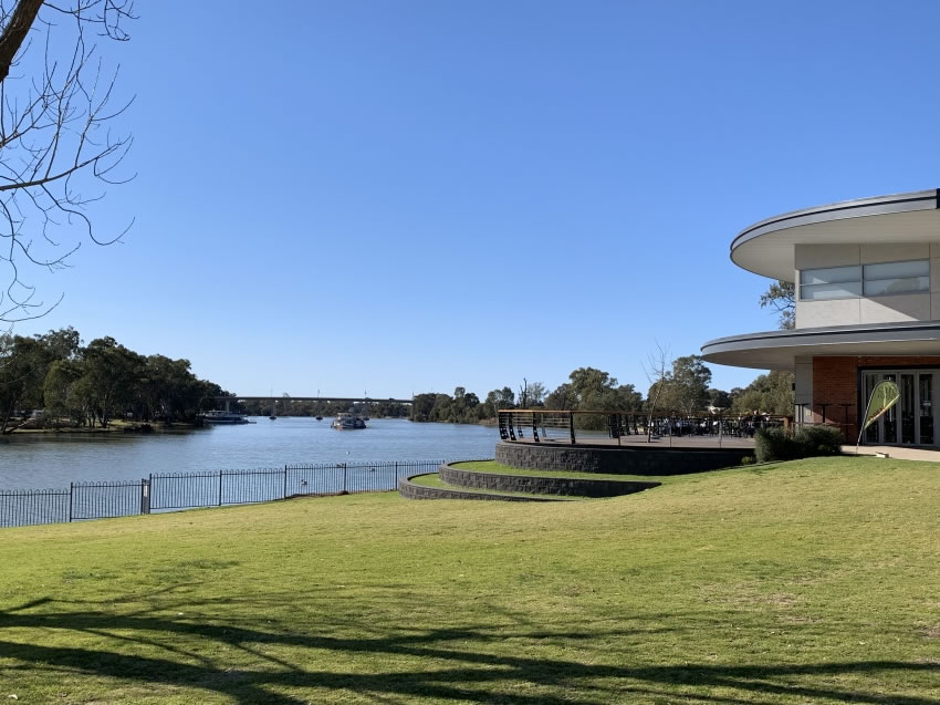 Luxury Living on the Murray River.